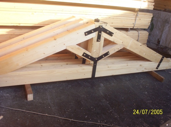 CAPRIATE IN LAMELLARE DI ABETE, PINO ,LARICE  O CON LEGNO MASSELLO CORSO LEGNAMI SRL Capriata