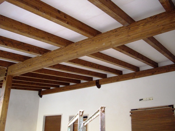 Tetti con travi in legno a vista. good startstop with tetti con ... Tetto in legno interno