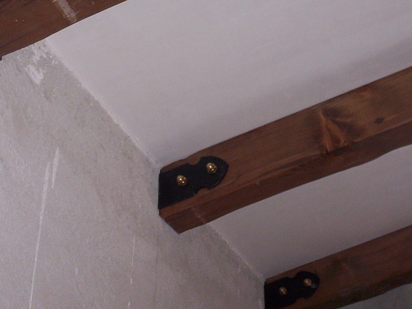TRAVI IN LEGNO MASSELLO O LAMELLARI A SOFFITTO  CORSO LEGNAMI SRL TRAVI