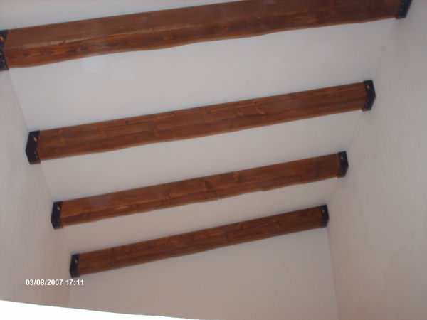 TRAVI IN LEGNO MASSELLO O LAMELLARI A SOFFITTO  CORSO LEGNAMI SRL TRAVI