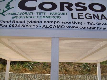 PERGOLATO IN LEGNO LAMELLARE CON DOGHE INCLINATE CORSO LEGNAMI SRL PERGOLATO