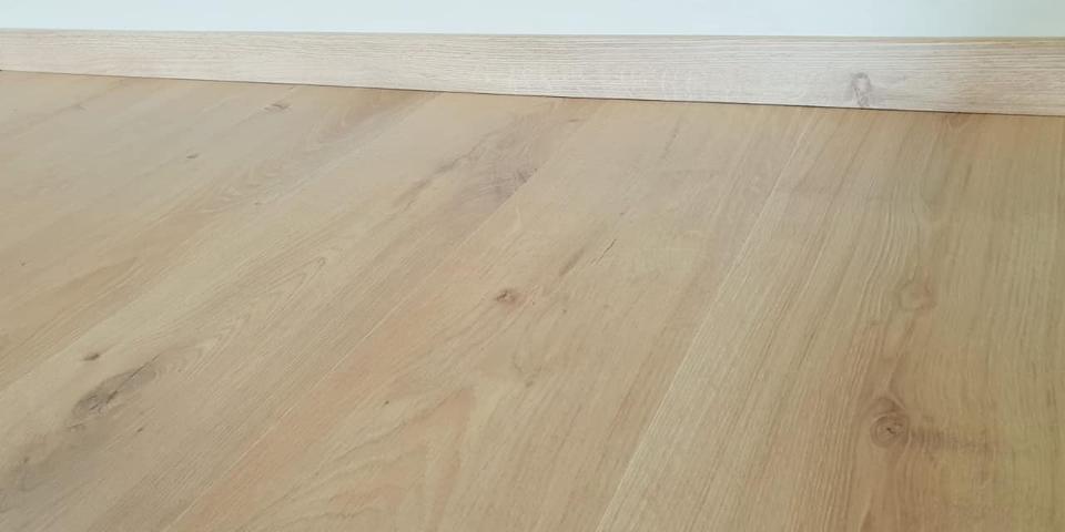 PAVIMENTI IN LAMINATO HDF  DI QUALITIA AC4/AC3  IN DIVERSE COLORI A PARTIRE DI EURO 7.50+IVA CORSO LEGNAMI SRL MANITOBA