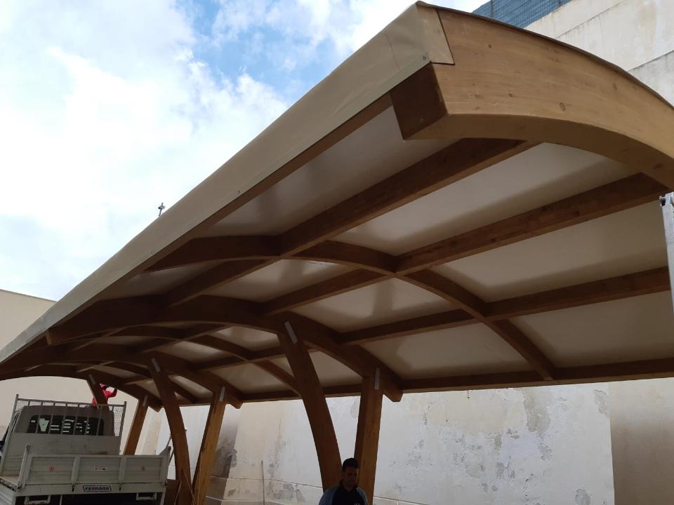 PERGOLATO CON TRAVI LAMELLARI CURVI CORSO LEGNAMI SRL PERGOLATO