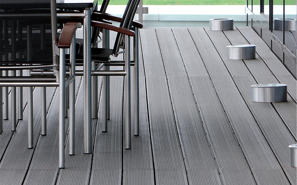 DECKING, PAVIMENTI PER ESTERNI, BORDO PISCINA IN WPC NATURinFORM