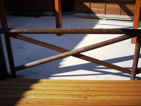 RINGHIERA CON PALI IN LEGNO ROTONDI CORSO LEGNAMI SRL RINGHIERE