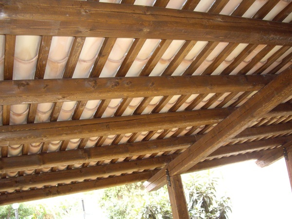 TETTOIE CON TRAVI IN LEGNO MASSELLO CORSO LEGNAMI SRL TETTOIA