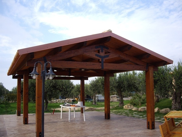 PORTICATO CON TRAVI LAMELLARI E PERLINE ABETE CORSO LEGNAMI SRL PORTICATO