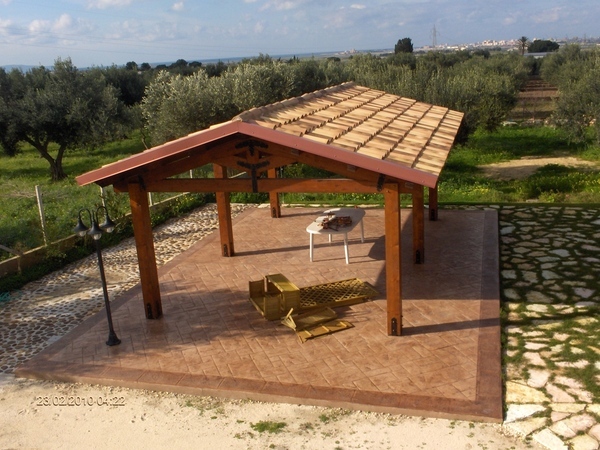 PORTICATO CON TRAVI LAMELLARI E PERLINE ABETE CORSO LEGNAMI SRL PORTICATO