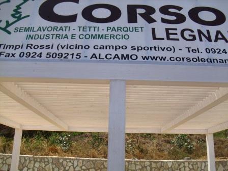 PERGOLATO IN LEGNO LAMELLARE CON DOGHE INCLINATE CORSO LEGNAMI SRL PERGOLATO