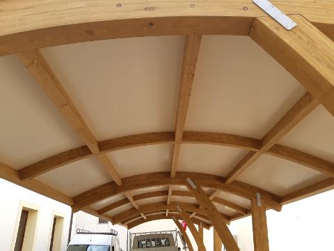 PERGOLATO CON TRAVI LAMELLARI CURVI CORSO LEGNAMI SRL PERGOLATO