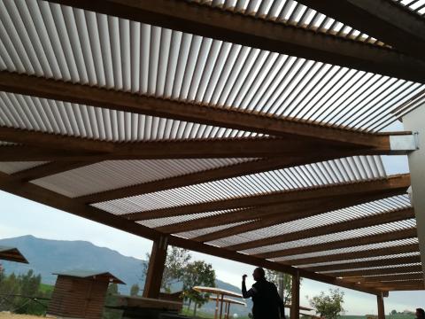 PERGOLATO IN LEGNO LAMELLARE CON DOGHE INCLINATE CORSO LEGNAMI SRL PERGOLATO