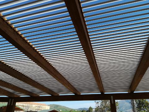 PERGOLATO IN LEGNO LAMELLARE CON DOGHE INCLINATE CORSO LEGNAMI SRL PERGOLATO