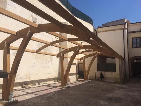TRAVI IN LAMELLARI CURVE,BOOMERANG,AD ARCHI. CORSO LEGNAMI SRL TRAVI CURVE