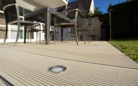 DECKING, PAVIMENTI PER ESTERNI, BORDO PISCINA IN WPC NATURinFORM