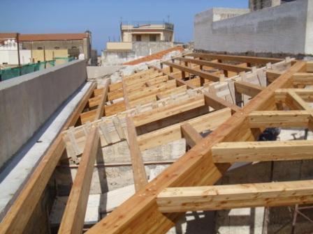 TRAVI LAMELLARI DI LARICE CERTIFICATO CE CORSO LEGNAMI SRL LAMELLARE
