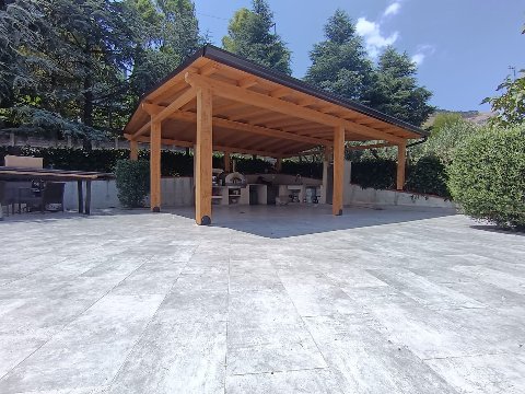 Gazebo a due falde in legno lamellare di abete