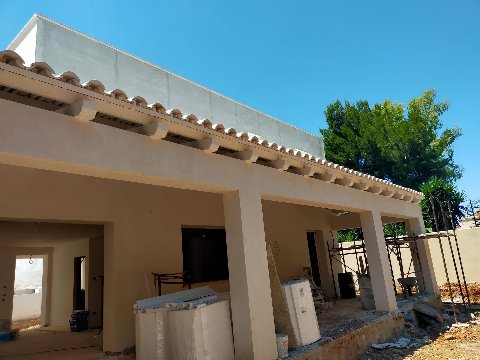 Struttura lamellare bianco con coppi siciliani