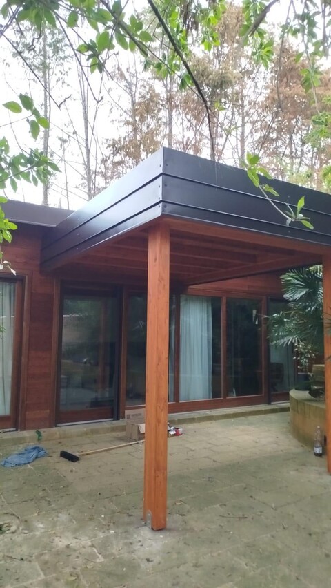 Struttura in legno lamellare di abete, con pendenza a scomparsa 