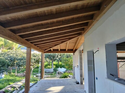 struttura in legno Lamellare di abete angolare,con una super coibentazione, lana di roccia