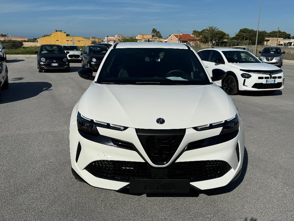 Alfa Romeo Junior 1.2 HYBRID 136 CV EDCT6 SPECIALE MY25 Elettrica / Benzina