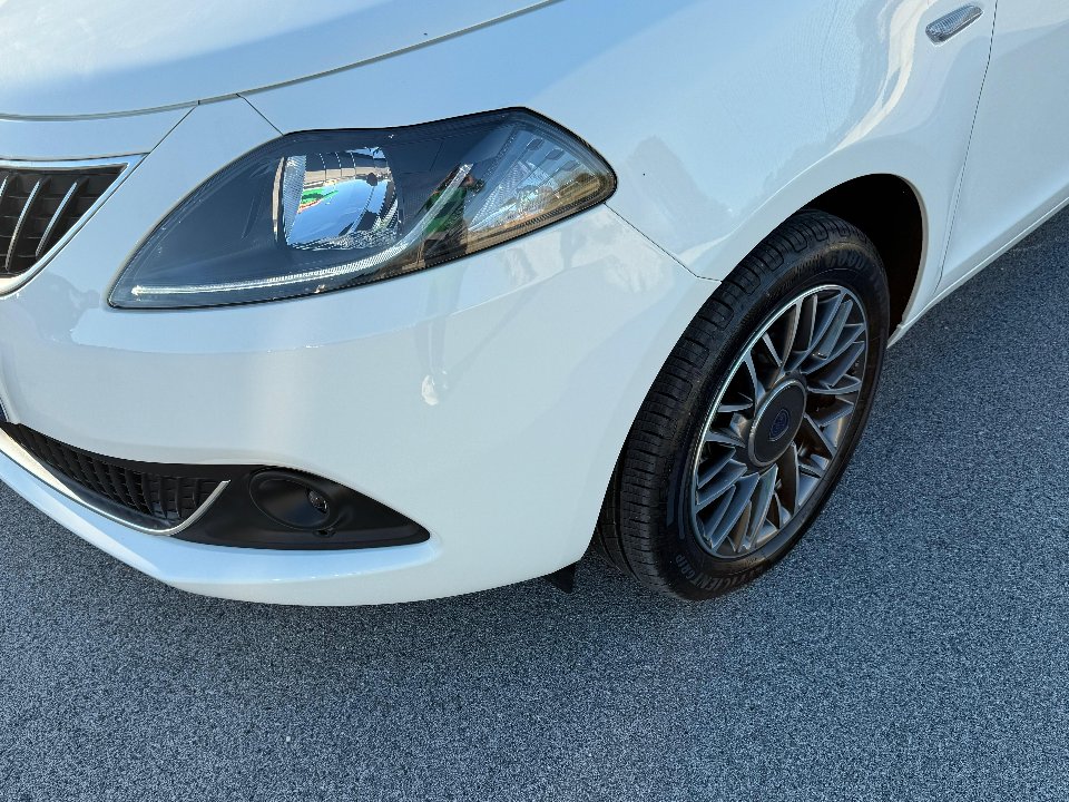 Lancia Ypsilon 1.0 FIREFLY 70 CV HYBRID GOLD PLUS MY23 Elettrica / Benzina