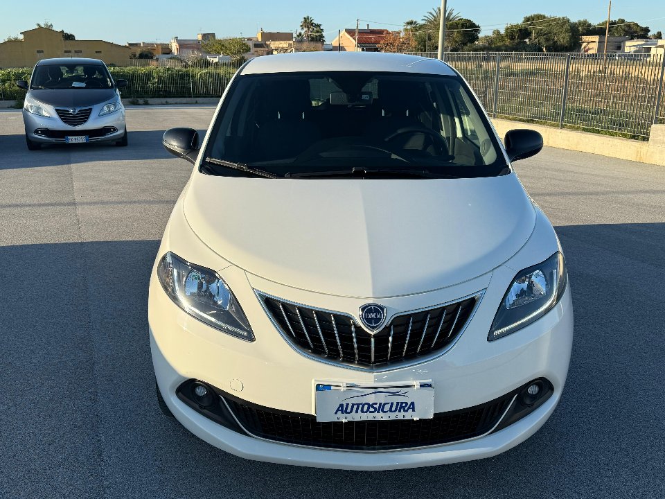 Lancia Ypsilon 1.0 FIREFLY 70 CV HYBRID GOLD PLUS MY23 Elettrica / Benzina