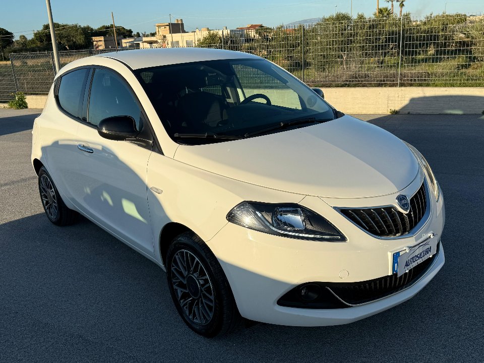 Lancia Ypsilon 1.0 FIREFLY 70 CV HYBRID GOLD PLUS MY23 Elettrica / Benzina