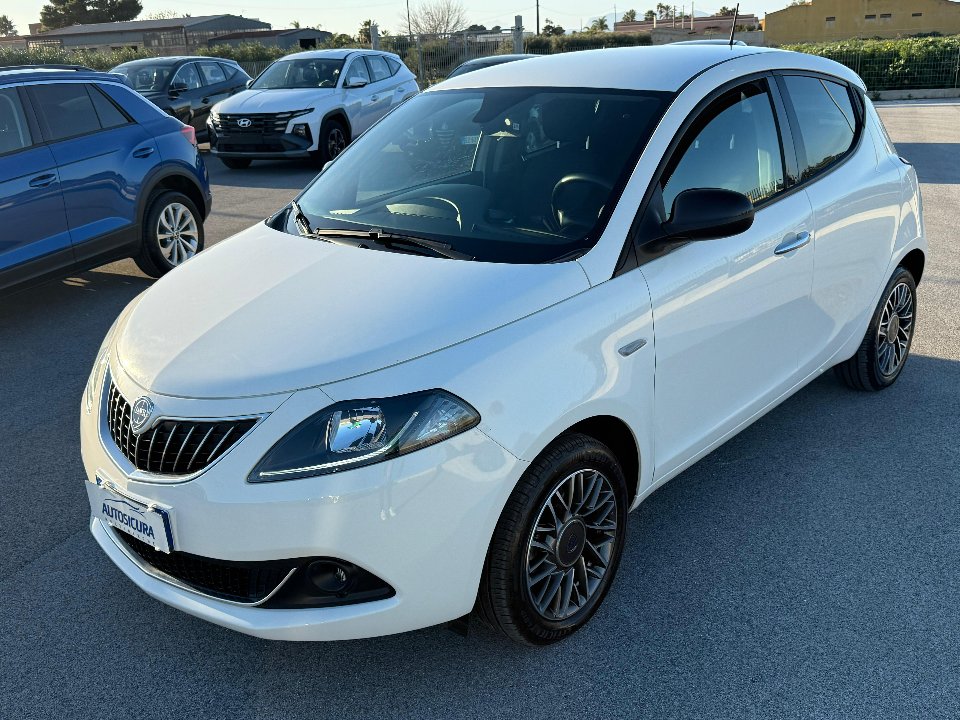 Lancia Ypsilon 1.0 FIREFLY 70 CV HYBRID GOLD PLUS MY23 Elettrica / Benzina