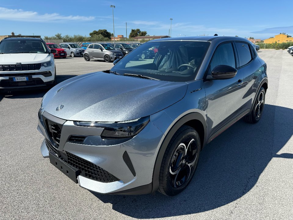 Alfa Romeo Junior 1.2 HYBRID 136 CV EDCT6 SPECIALE MY25 Elettrica / Benzina