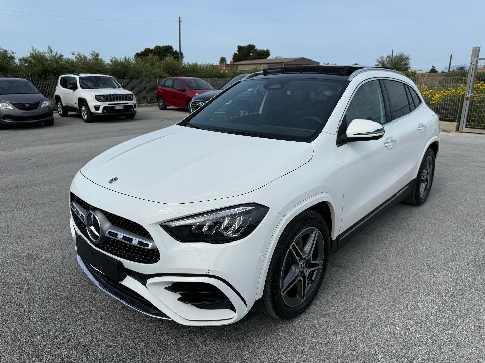 Mercedes-Benz GLA 200 d 150 CV AMG LINE PREMIUM AUTOMATIC + TETTO APR. Diesel