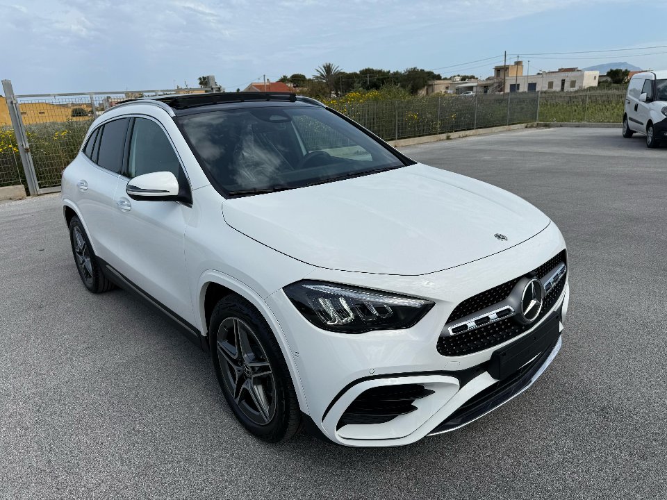 Mercedes-Benz GLA 200 d 150 CV AMG LINE PREMIUM AUTOMATIC + TETTO APR. Diesel