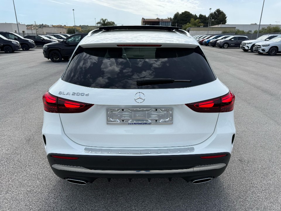 Mercedes-Benz GLA 200 d 150 CV AMG LINE PREMIUM AUTOMATIC + TETTO APR. Diesel