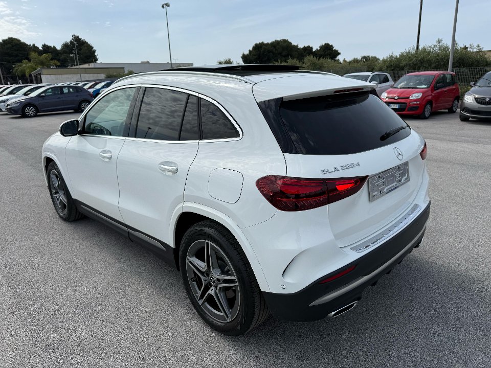 Mercedes-Benz GLA 200 d 150 CV AMG LINE PREMIUM AUTOMATIC + TETTO APR. Diesel