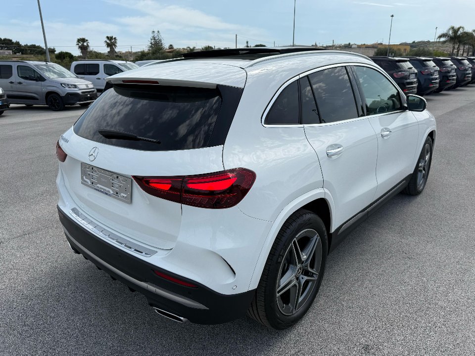Mercedes-Benz GLA 200 d 150 CV AMG LINE PREMIUM AUTOMATIC + TETTO APR. Diesel