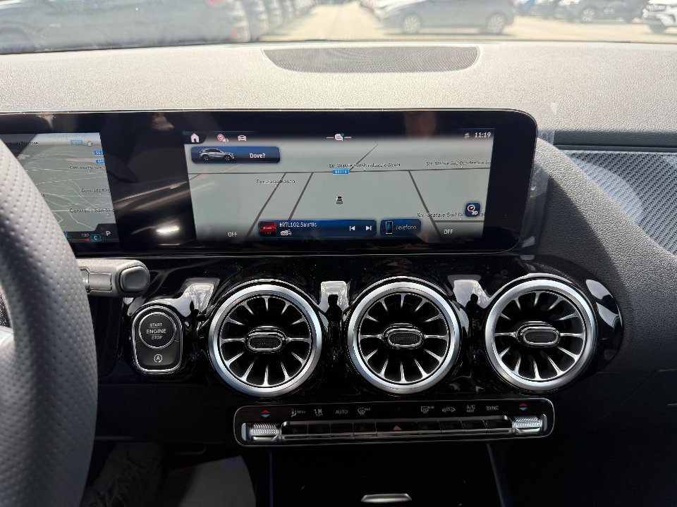 Mercedes-Benz GLA 200 d 150 CV AMG LINE PREMIUM AUTOMATIC + TETTO APR. Diesel