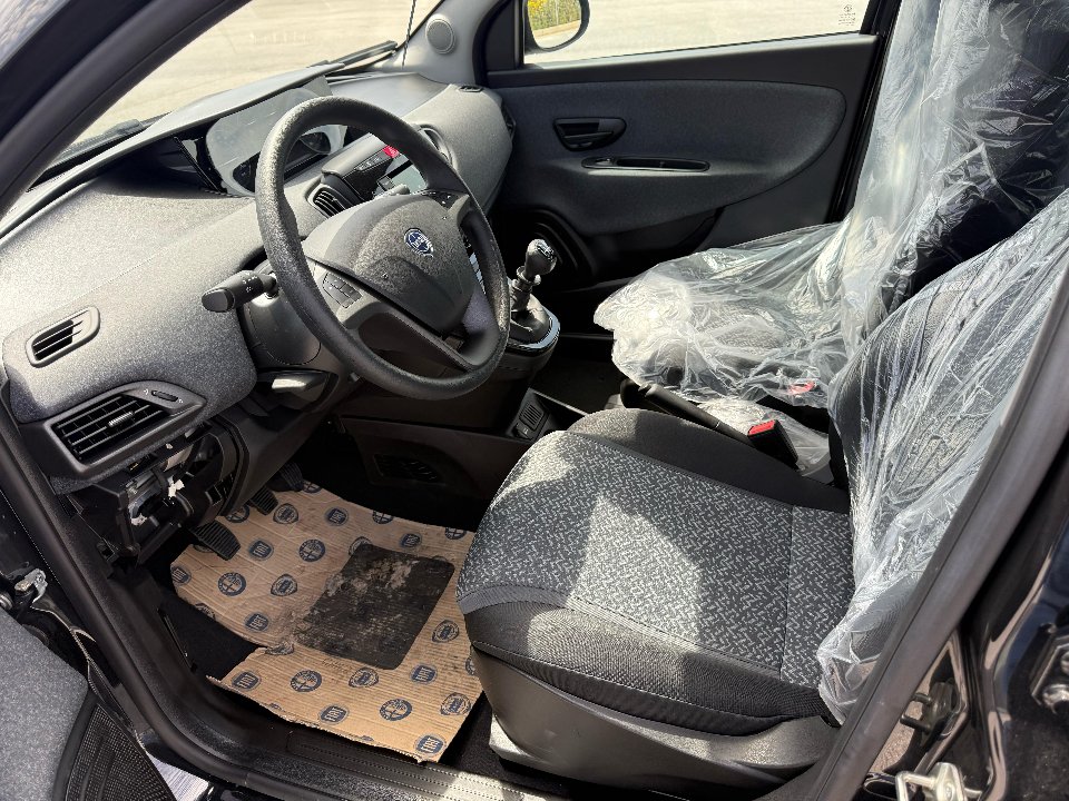 Lancia Ypsilon 1.0 FIREFLY 70 CV HYBRID SILVER PLUS KM0 Elettrica / Benzina