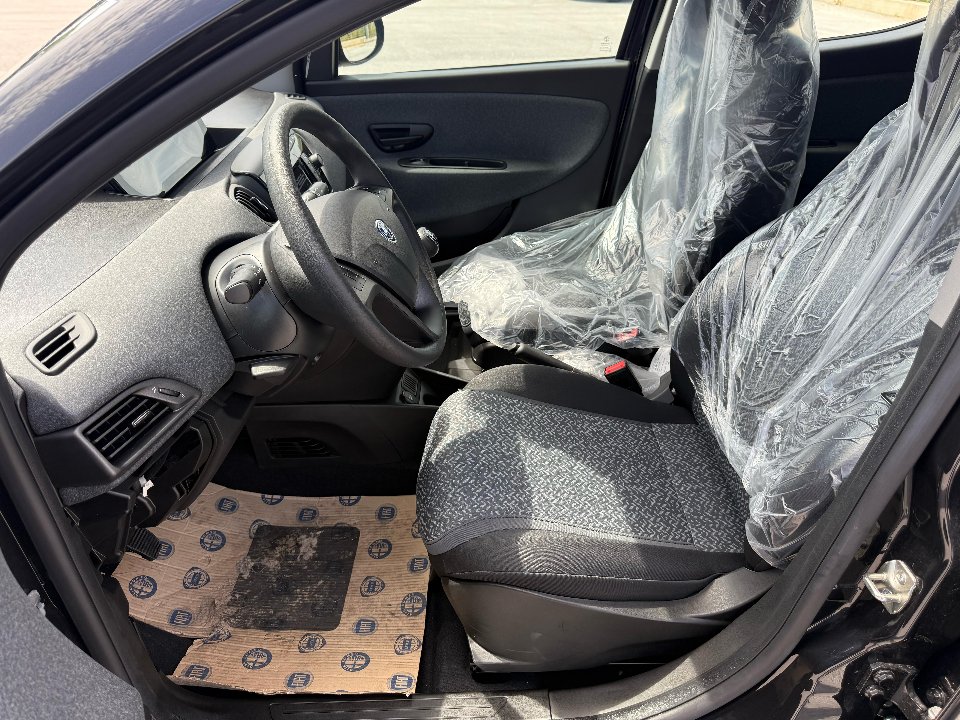 Lancia Ypsilon 1.0 FIREFLY 70 CV HYBRID SILVER PLUS KM0 Elettrica / Benzina