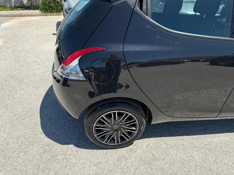 Lancia Ypsilon 1.0 FIREFLY 70 CV HYBRID SILVER 1400 KM!! Elettrica / Benzina