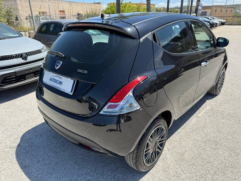 Lancia Ypsilon 1.0 FIREFLY 70 CV HYBRID SILVER 1400 KM!! Elettrica / Benzina