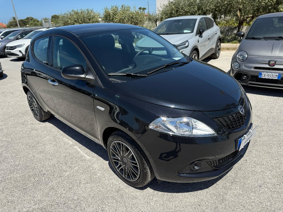 Lancia Ypsilon 1.0 FIREFLY 70 CV HYBRID SILVER 1400 KM!! Elettrica / Benzina