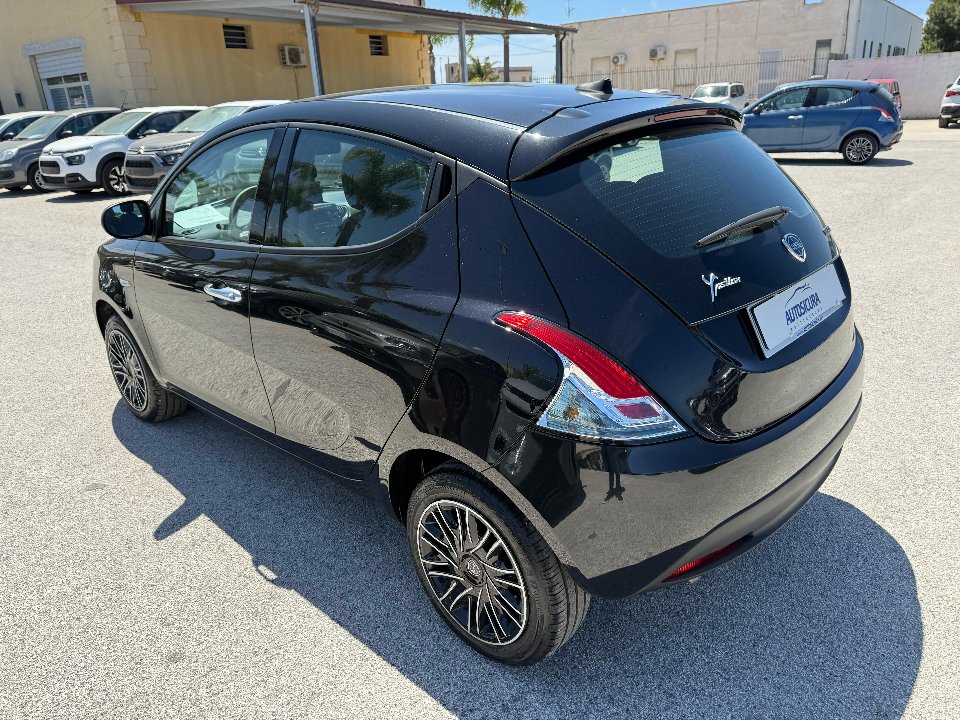 Lancia Ypsilon 1.0 FIREFLY 70 CV HYBRID SILVER 1400 KM!! Elettrica / Benzina