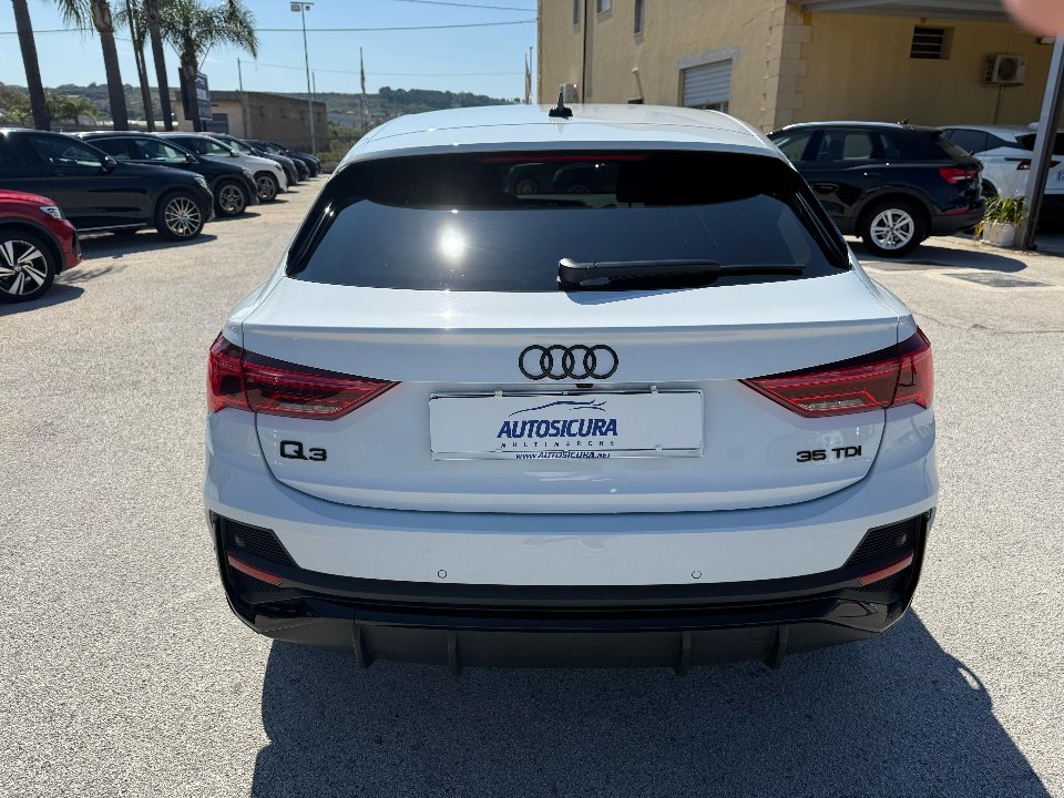Audi Q3 35 SPB 2.0 TDI 150CV S TRONIC IDENTITY BLACK Diesel