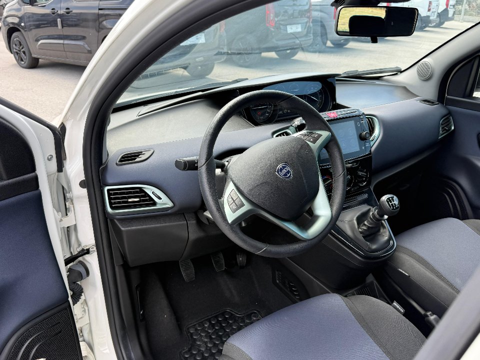 Lancia Ypsilon 1.0 FIREFLY 70 CV HYBRID PLATINO 2800 KM!!! Elettrica / Benzina