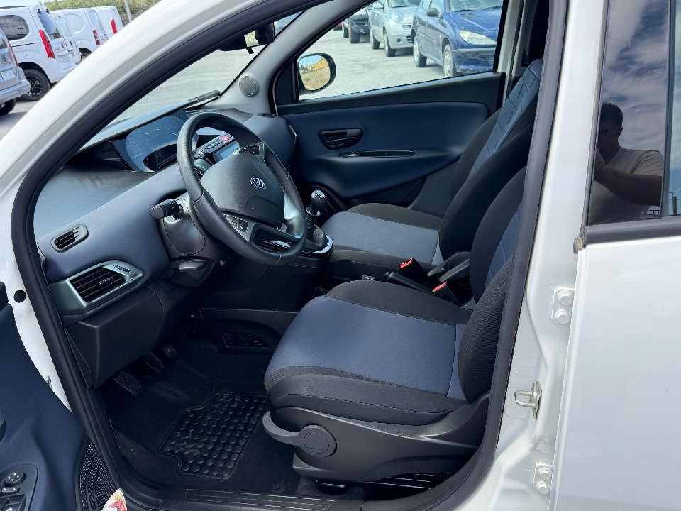 Lancia Ypsilon 1.0 FIREFLY 70 CV HYBRID PLATINO 2800 KM!!! Elettrica / Benzina