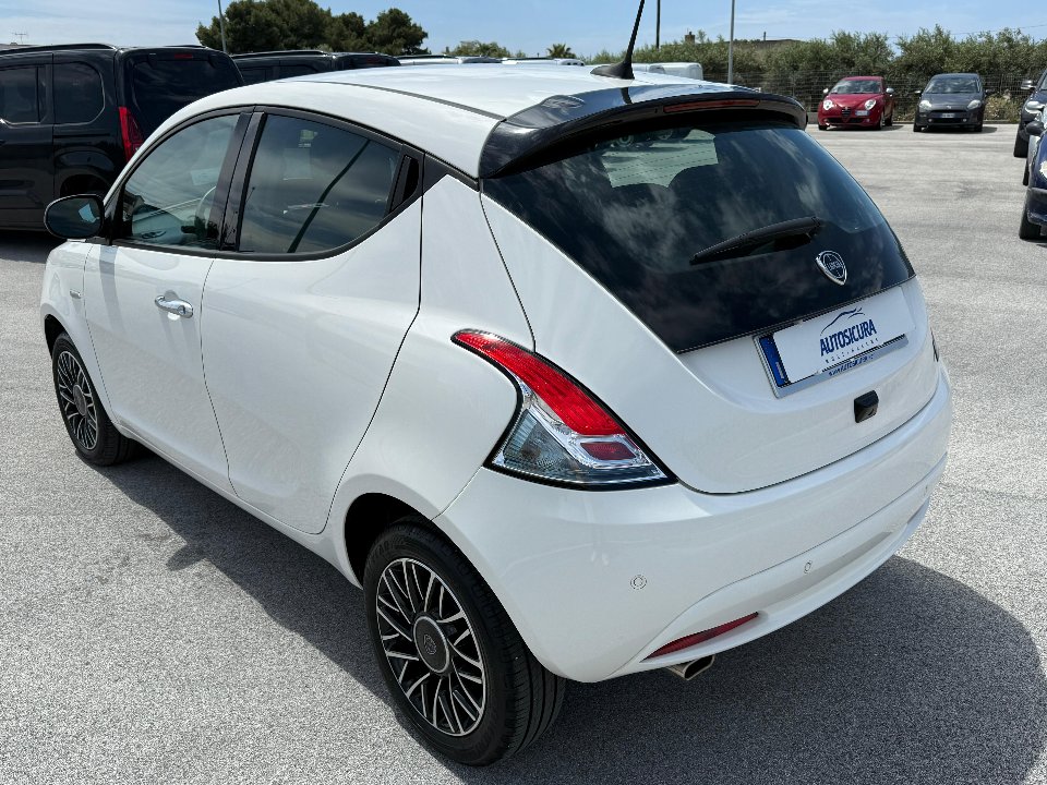 Lancia Ypsilon 1.0 FIREFLY 70 CV HYBRID PLATINO 2800 KM!!! Elettrica / Benzina