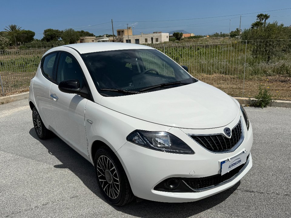 Lancia Ypsilon 1.0 FIREFLY 70 CV HYBRID PLATINO 2800 KM!!! Elettrica / Benzina