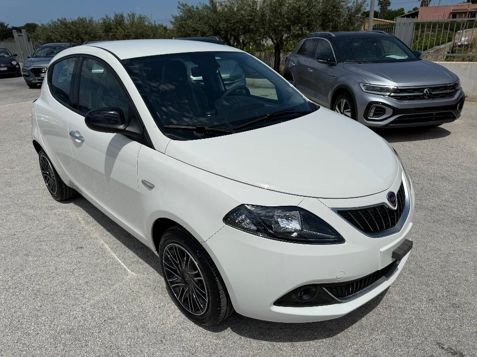 Lancia Ypsilon 1.0 FIREFLY 70 CV HYBRID GOLD KM0 Elettrica / Benzina