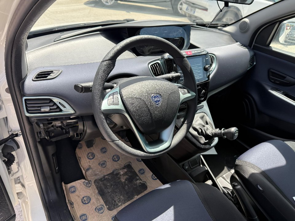Lancia Ypsilon 1.0 FIREFLY 70 CV HYBRID GOLD KM0 Elettrica / Benzina