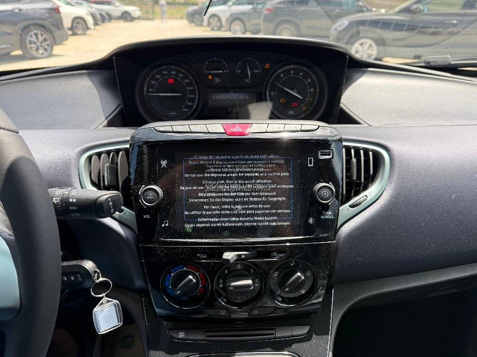 Lancia Ypsilon 1.0 FIREFLY 70 CV HYBRID GOLD KM0 Elettrica / Benzina
