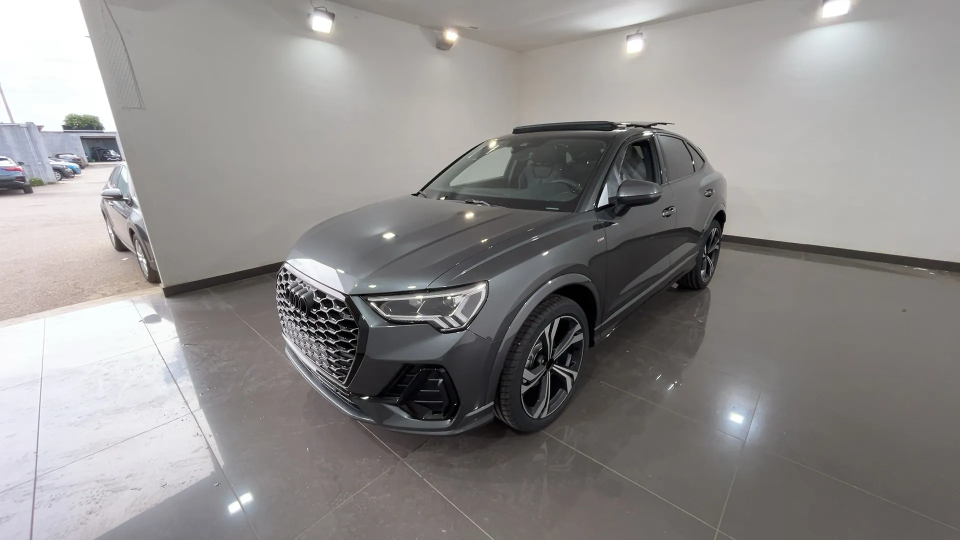 Audi Q3 35 SPB 2.0 TDI 150CV S TRONIC IDENTITY BLACK KM0 Diesel